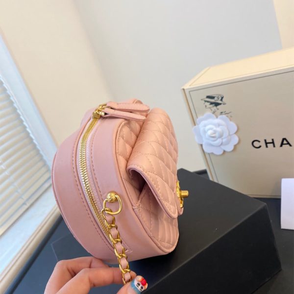 Ch*el 22s heart bag